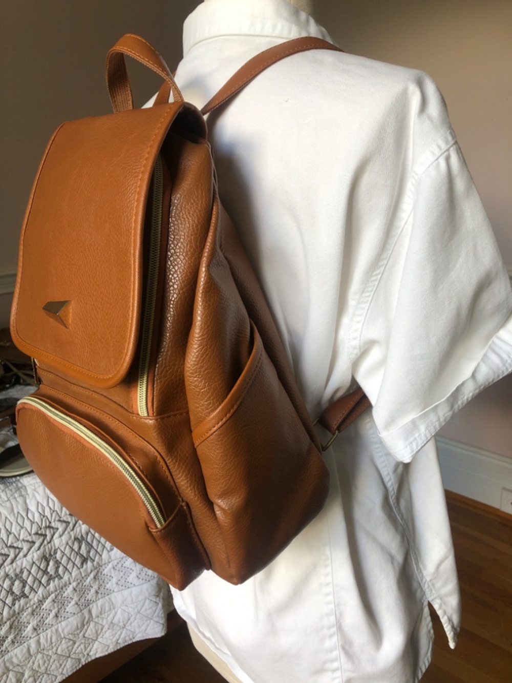 Small Chic Backpack - Picture 3 of 8